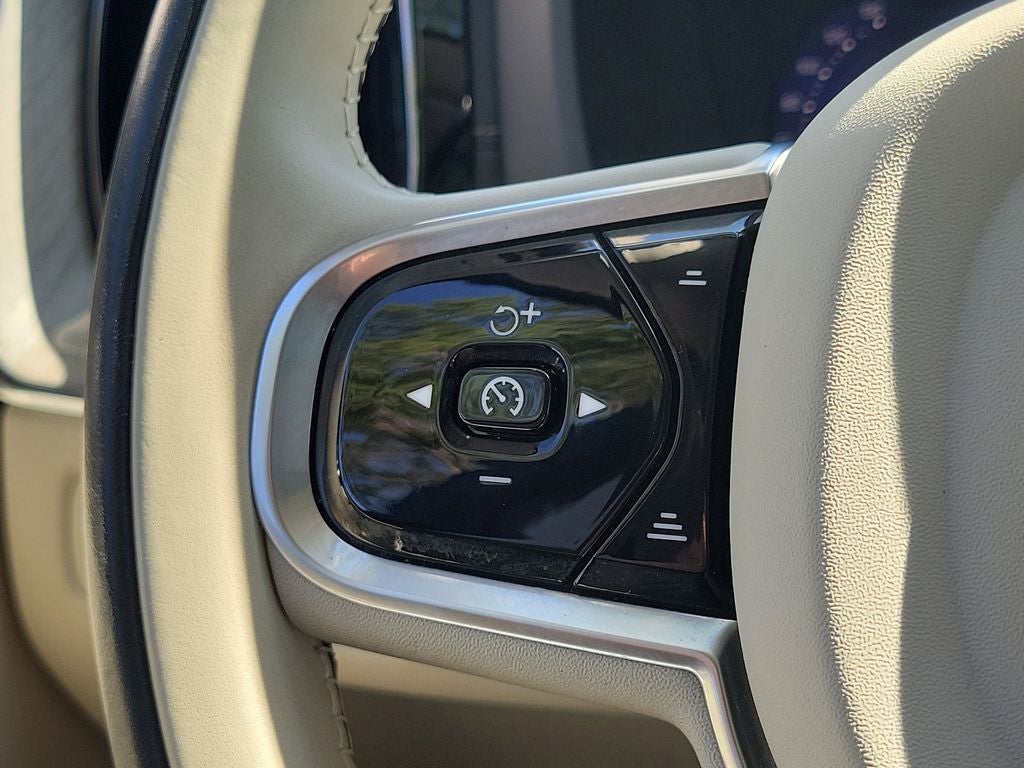 2023 Volvo XC60 Ultimate Bright Theme