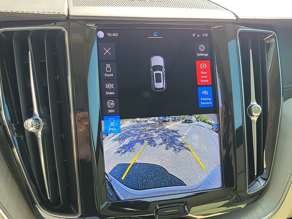 2023 Volvo XC60 Ultimate Bright Theme