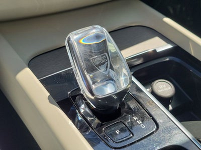 2023 Volvo XC60 Ultimate Bright Theme