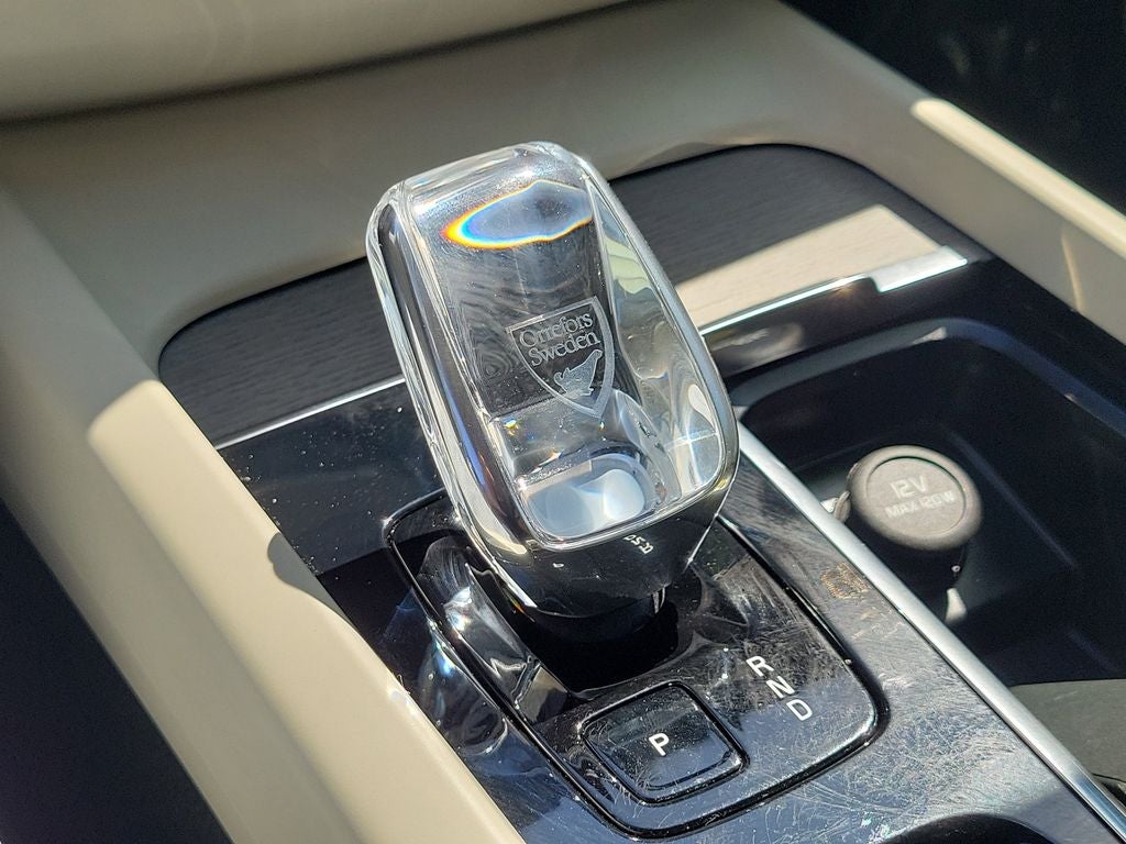 2023 Volvo XC60 Ultimate Bright Theme