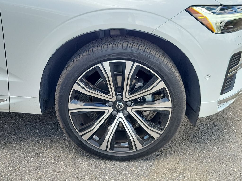 2023 Volvo XC60 Ultimate Bright Theme