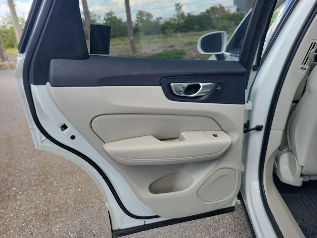 2023 Volvo XC60 Ultimate Bright Theme