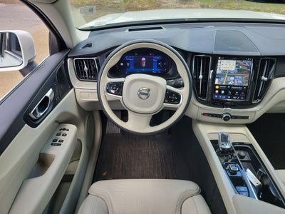 2023 Volvo XC60 Ultimate Bright Theme