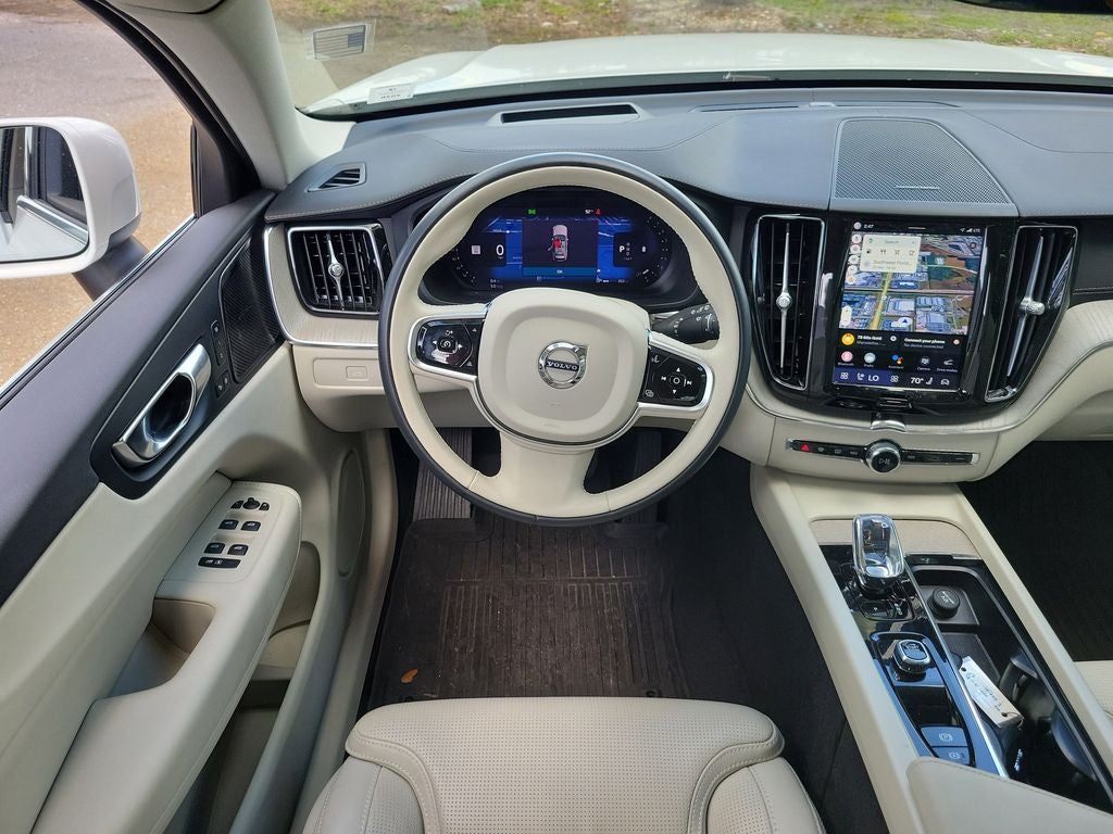 2023 Volvo XC60 Ultimate Bright Theme