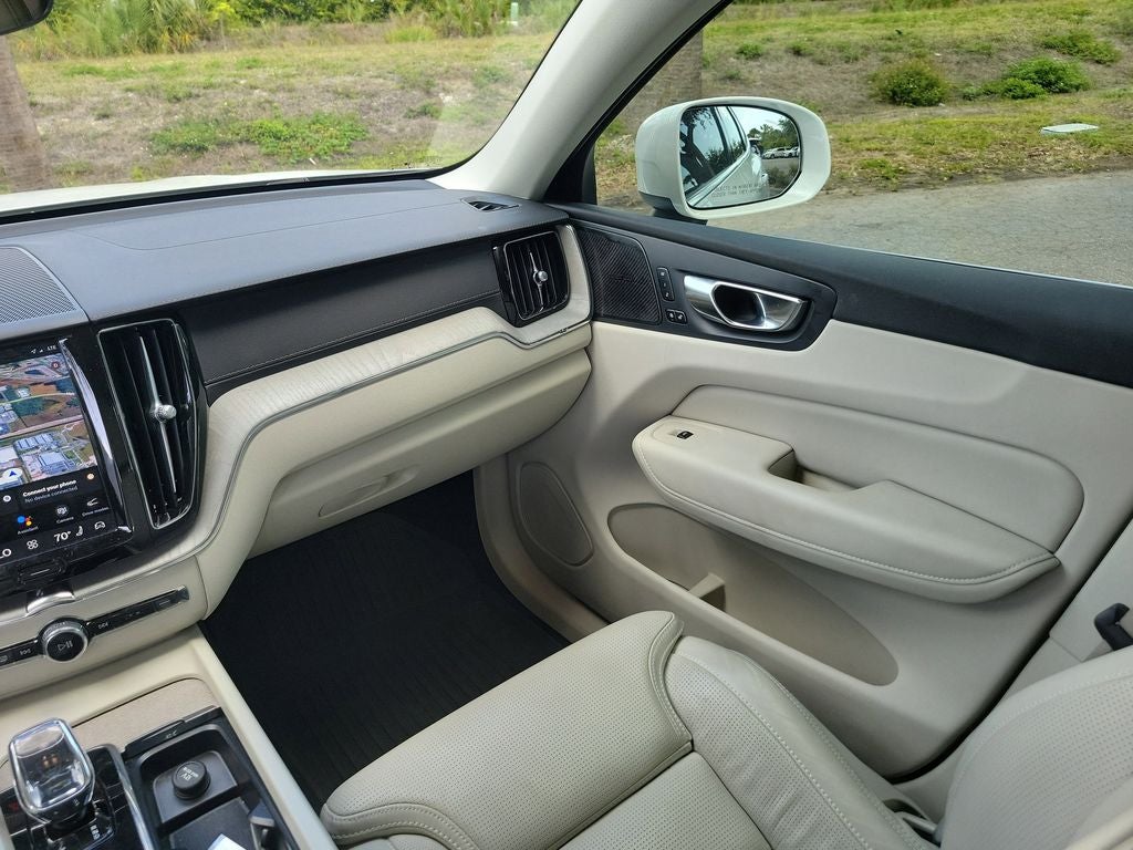 2023 Volvo XC60 Ultimate Bright Theme