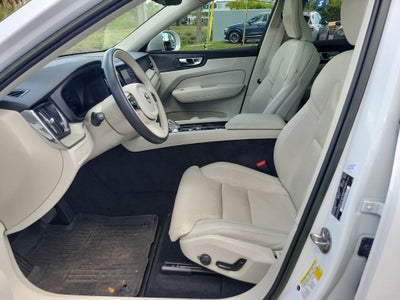 2023 Volvo XC60 Ultimate Bright Theme