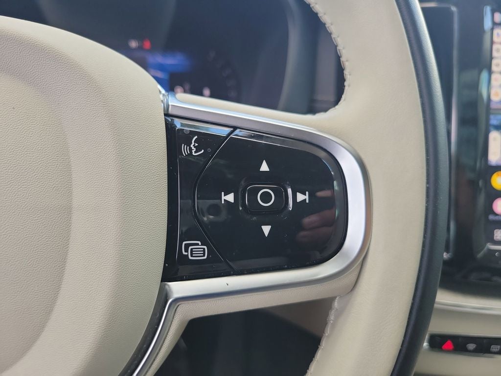 2023 Volvo XC60 Ultimate Bright Theme