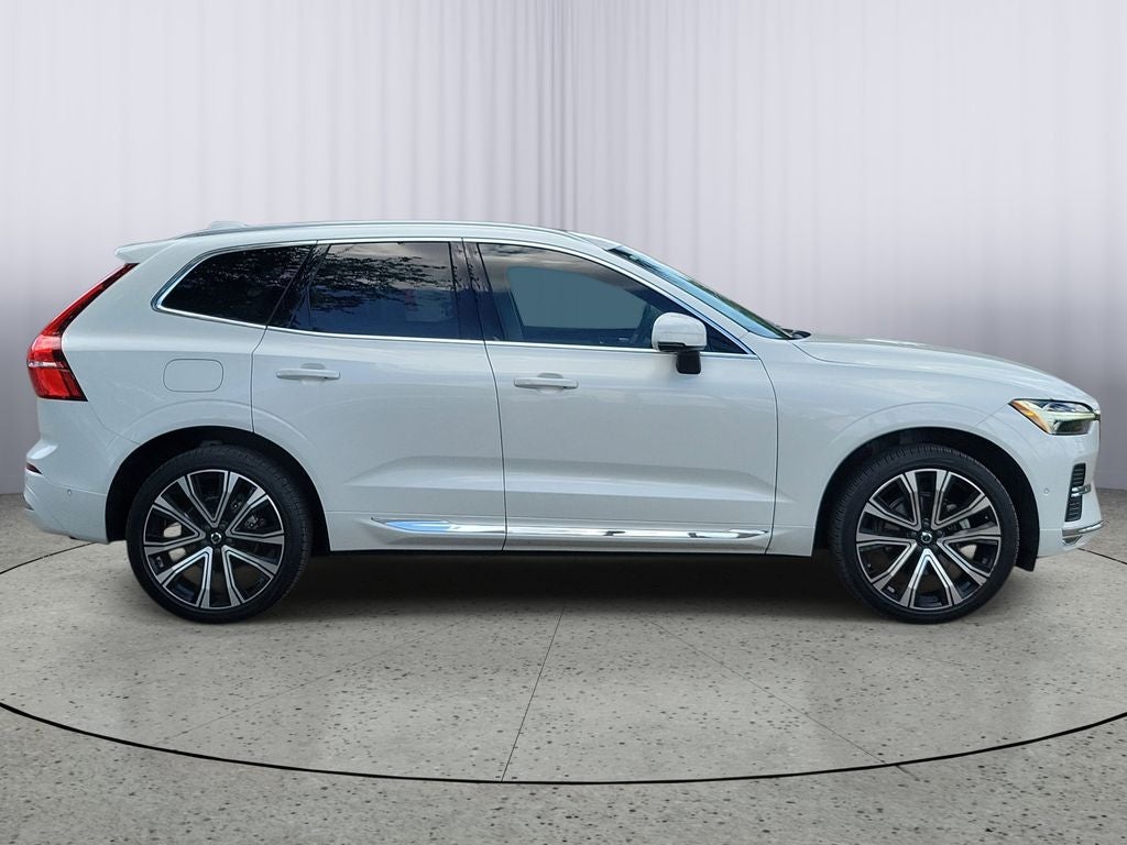 2023 Volvo XC60 Ultimate Bright Theme