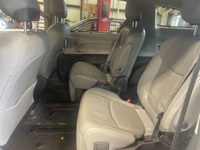 2021 Toyota Sienna Limited 7 Passenger