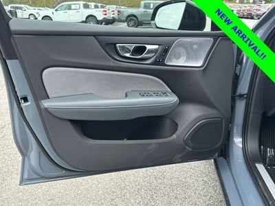 2022 Volvo S60 B5 R-Design