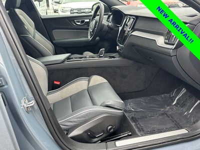 2022 Volvo S60 B5 R-Design