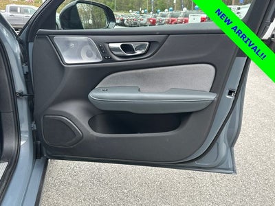 2022 Volvo S60 B5 R-Design