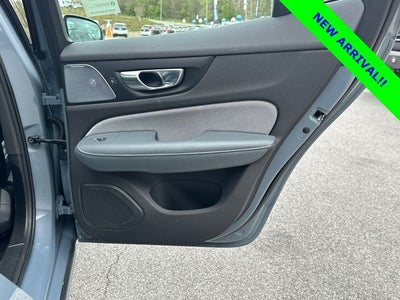 2022 Volvo S60 B5 R-Design