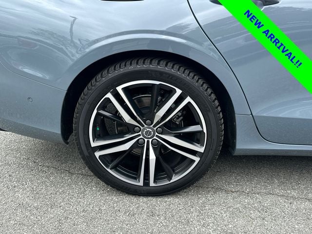 2022 Volvo S60 B5 R-Design