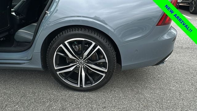 2022 Volvo S60 B5 R-Design