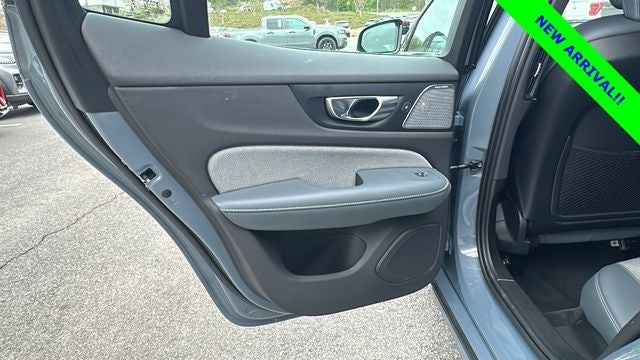 2022 Volvo S60 B5 R-Design