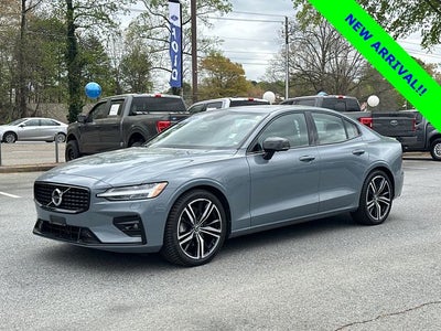 2022 Volvo S60 B5 R-Design