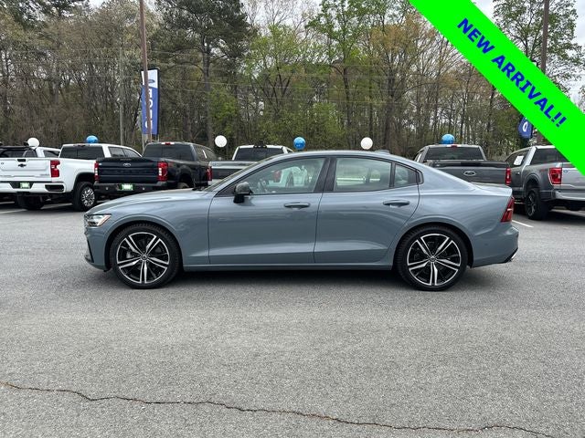 2022 Volvo S60 B5 R-Design