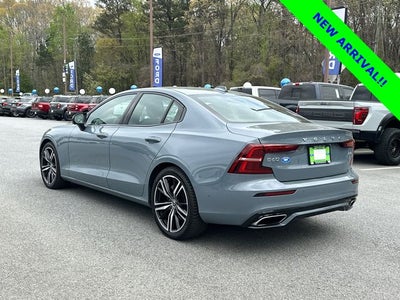 2022 Volvo S60 B5 R-Design