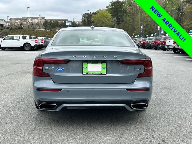 2022 Volvo S60 B5 R-Design