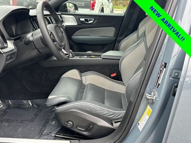 2022 Volvo S60 B5 R-Design