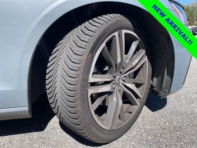 2022 Volvo S60 B5 R-Design