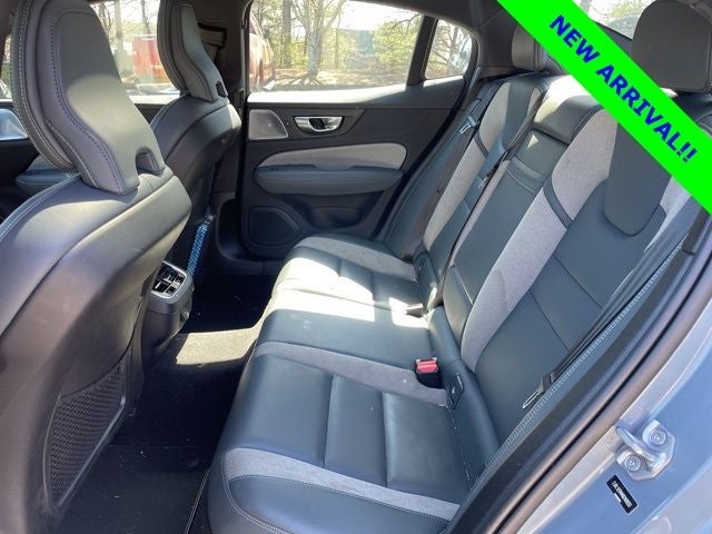 2022 Volvo S60 B5 R-Design