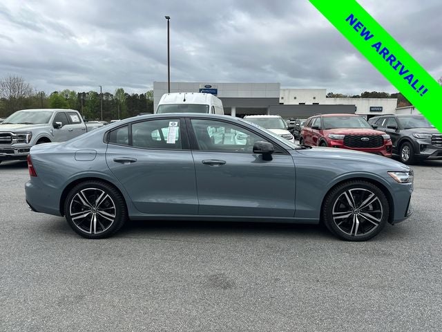 2022 Volvo S60 B5 R-Design