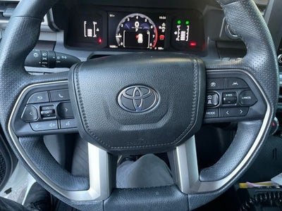 2025 Toyota 4Runner SR5 W / LEATHER