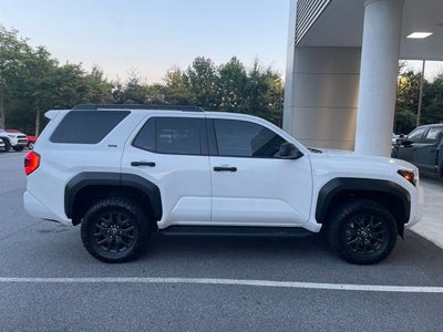 2025 Toyota 4Runner SR5 W / LEATHER