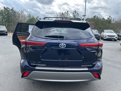 2023 Toyota Highlander Hybrid Platinum