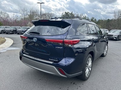 2023 Toyota Highlander Hybrid Platinum