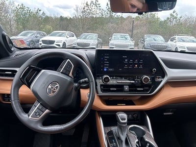 2023 Toyota Highlander Hybrid Platinum