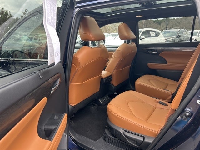 2023 Toyota Highlander Hybrid Platinum