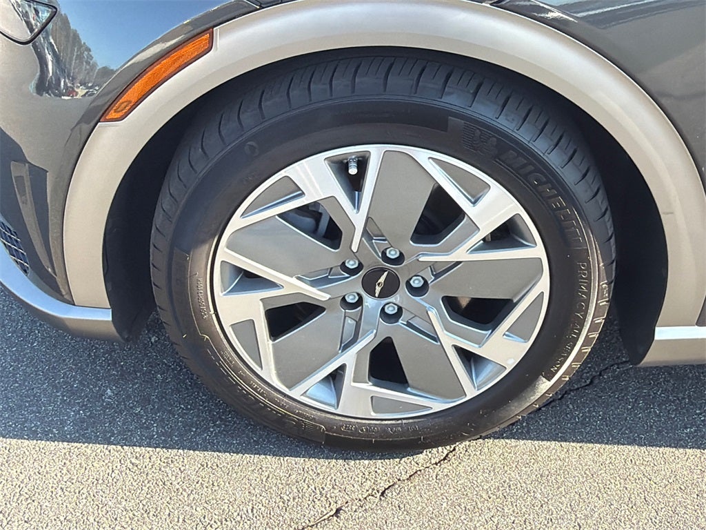 2024 Genesis GV60 Standard