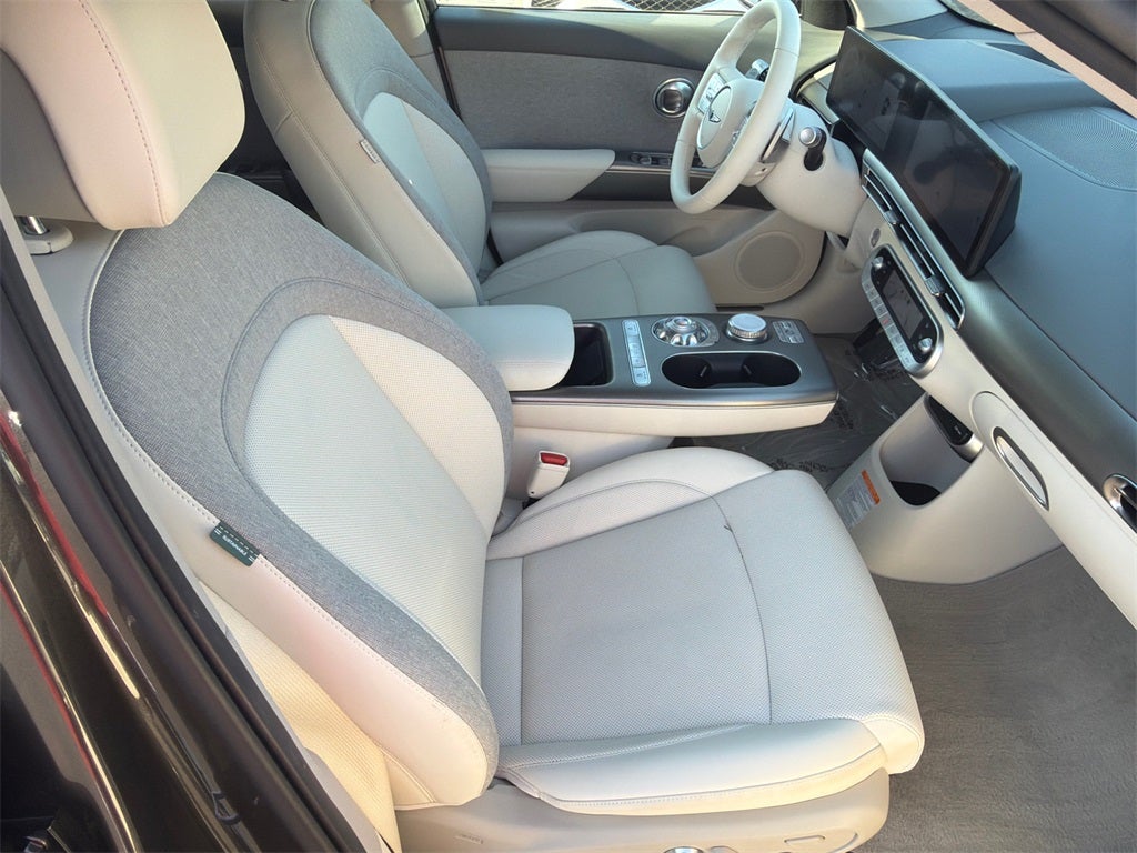 2024 Genesis GV60 Standard