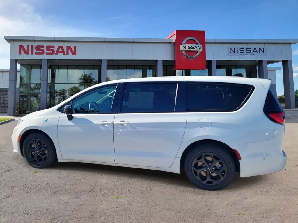 2024 Chrysler Pacifica Hybrid Select