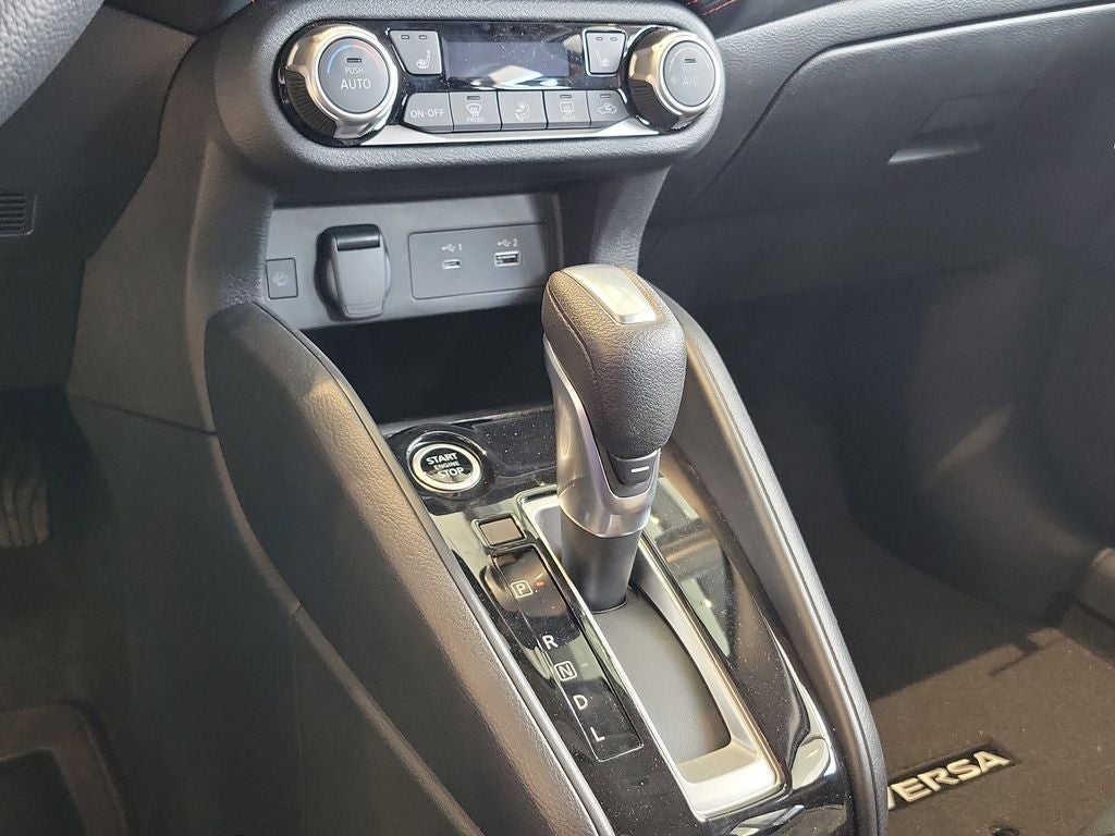 2025 Nissan Versa 1.6 SR