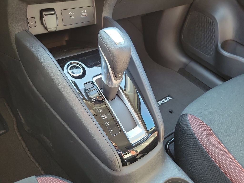 2025 Nissan Versa 1.6 SR