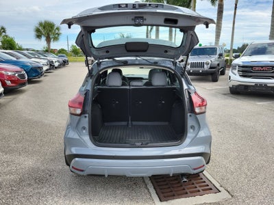 2021 Nissan Kicks SR