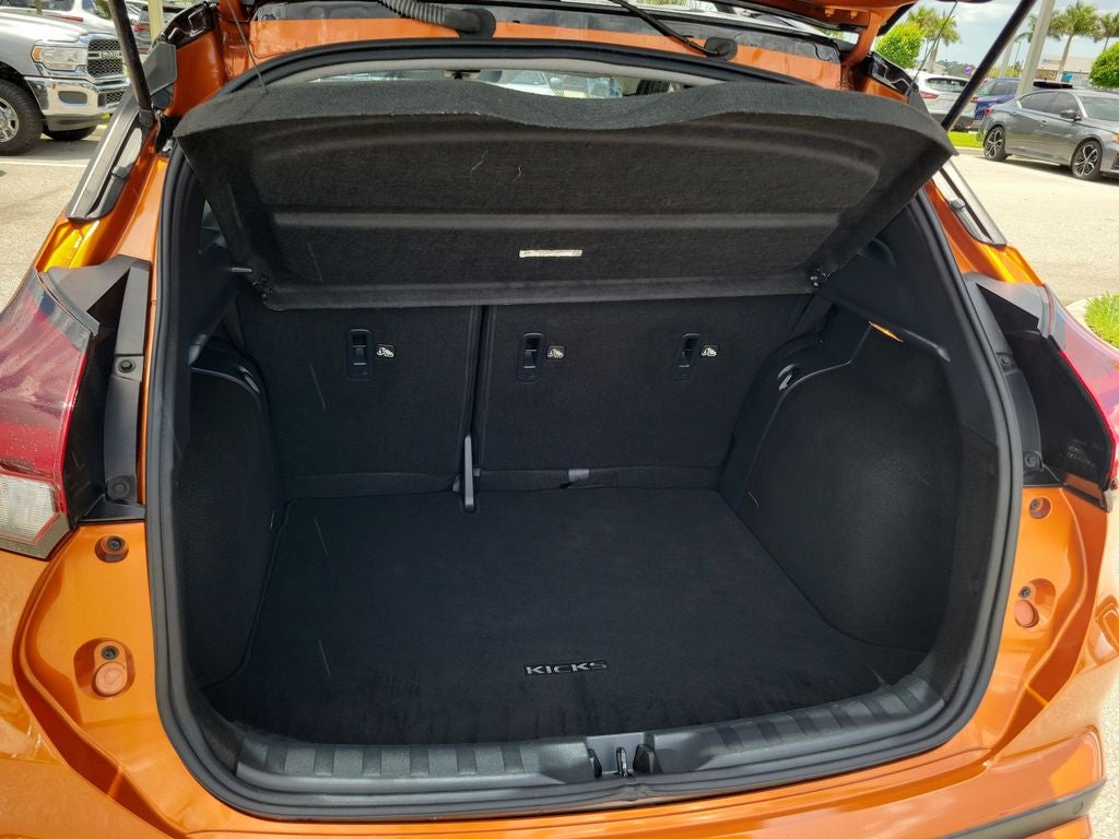 2023 Nissan Kicks SR
