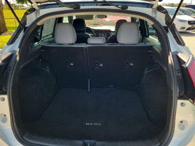 2023 Nissan Kicks SR