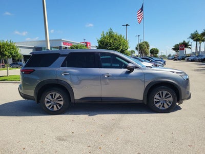 2022 Nissan Pathfinder S