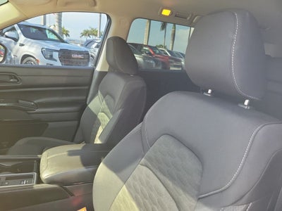 2023 Nissan Pathfinder SV