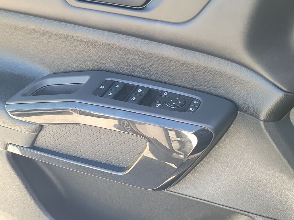 2023 Nissan Pathfinder SV