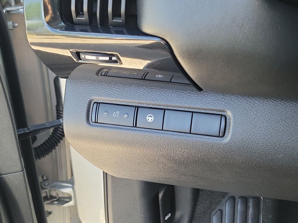 2023 Nissan Pathfinder SV