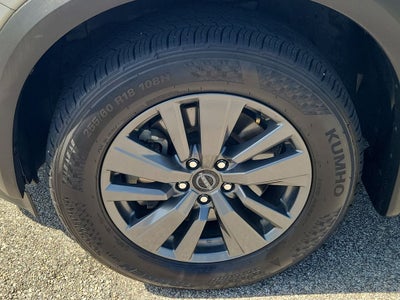2023 Nissan Pathfinder SV