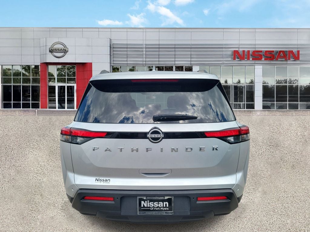 2025 Nissan Pathfinder SV