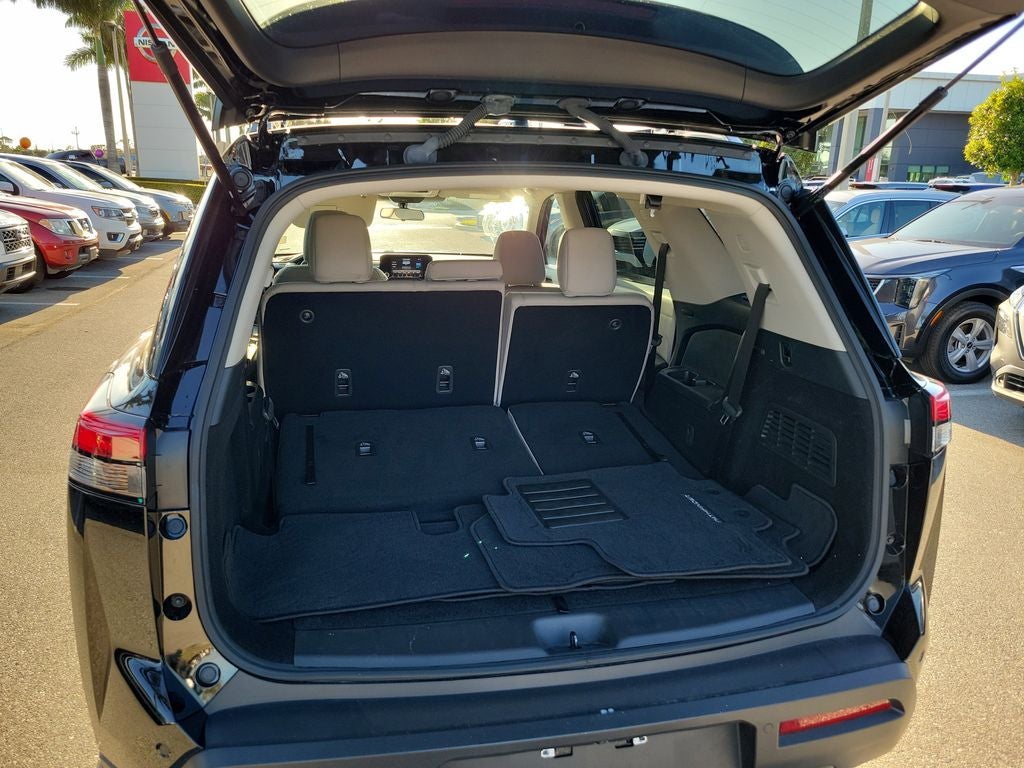 2023 Nissan Pathfinder SV