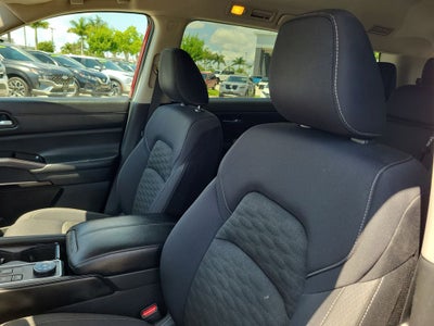 2022 Nissan Pathfinder SV
